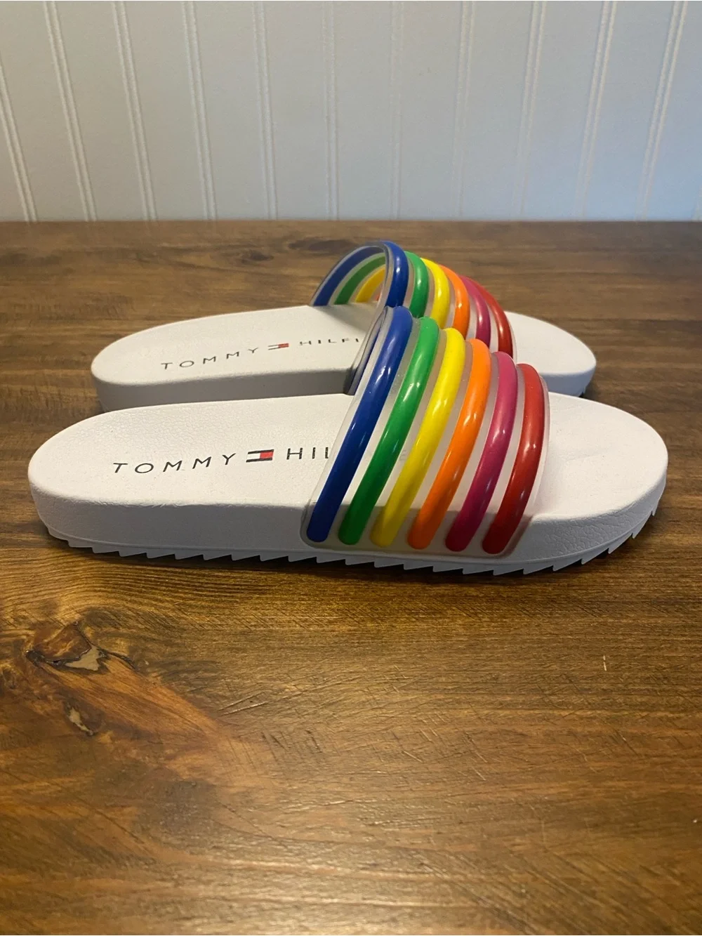 Tommy Hilfiger White Rainbow Strap Slide Sandals - Kids size 3 - Picture 2 of 10